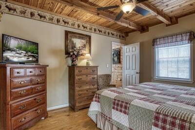 Sweet Mountain Aire - Main level bedroom with 32-inch TV