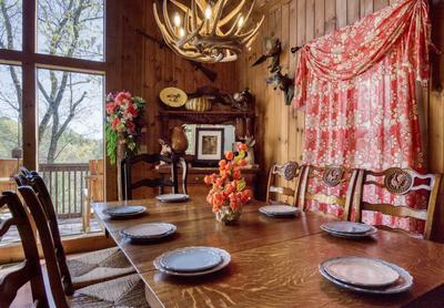 Emerald Forest - Dining area