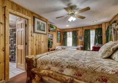 Emerald Forest - Bedroom 1 with private bathroom