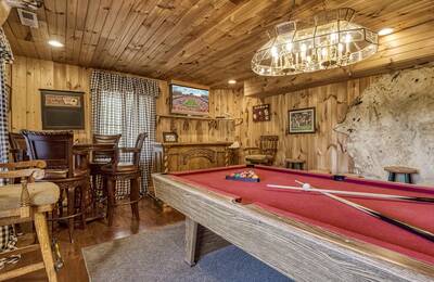 Emerald Forest - Lower level game room with pool table