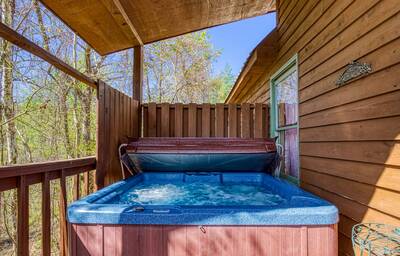 Emerald Forest - Covered hot tub area