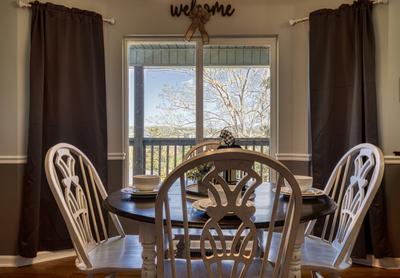 Inn the Vicinity - Dining area