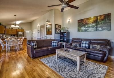 Inn the Vicinity - Living room and dining area