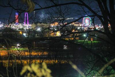 Inn The Vicinity - View of Pigeon Forge from the back deck at night