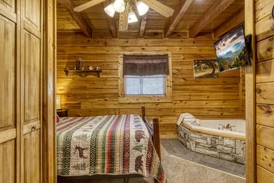 Sweet Dreams main level bedroom with jacuzzi tub