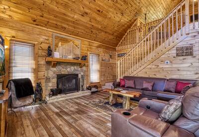 Baby Bear Cabin - Living room with stone encased wood burning fireplace