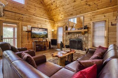 Baby Bear Cabin - Living room with 50-inch TV