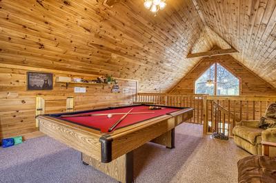 Baby Bear Cabin - Upper level game room with pool table