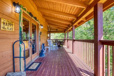 Baby Bear Cabin - Covered entry deck