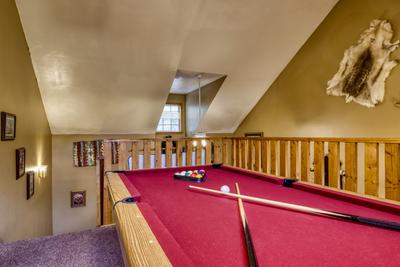 Dances With Wolves upper level loft area with pool table