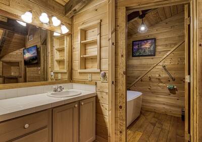 Cedar Lodge - Upper level bathroom two