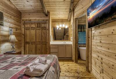 Cedar Lodge - Upper level bedroom three with 50-inch TV