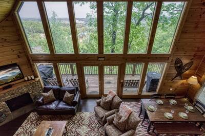 Angels View - Living room with floor to ceiling windows