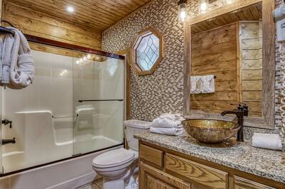 Grandpas Getaway - Bathroom 1 with tub/shower combo