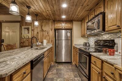 Mountain Side - Fully furnished kitchen with stainless steel appliances