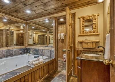 Mountain Side - Lower level bathroom with whirlpool tub