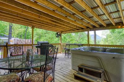 S'more Family Fun - Covered back deck with hot tub