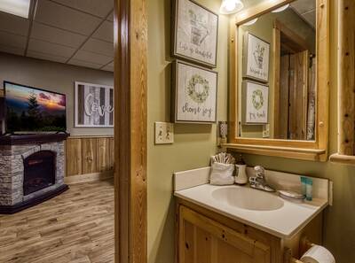Angler's Bend lower level bathroom and sitting area