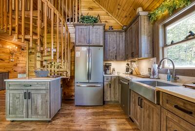 My Pigeon Forge Cabin - Fully furnished kitchen with stainless steel appliances