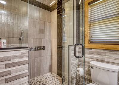 Spa Dee Dah - Bathroom with walk-in spa shower