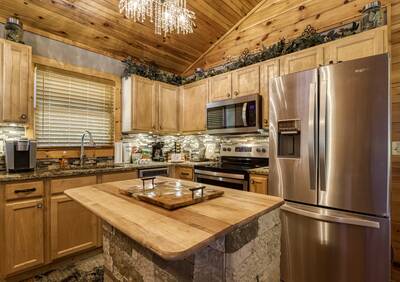 Cabin Fever fully furnished kitchen with stainless steel appliances