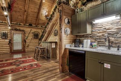 Creekside Lodge - Fully furnished kitchen