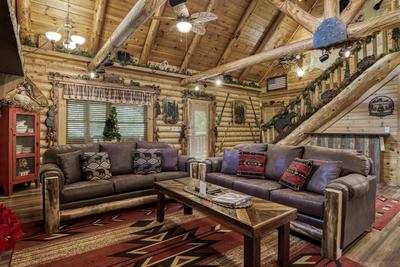 Creekside Lodge - Living room