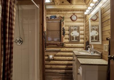 Creekside Lodge - Main level bathroom and shower