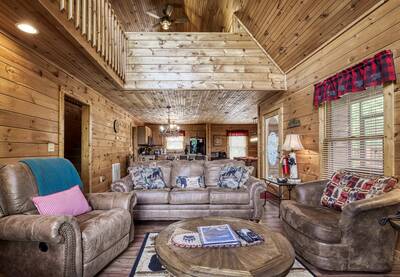Black Bear Lodge - Living room with sleeper sofa
