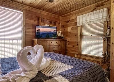 Black Bear Lodge - Bedroom 1 with queen bed and 42-inch TV