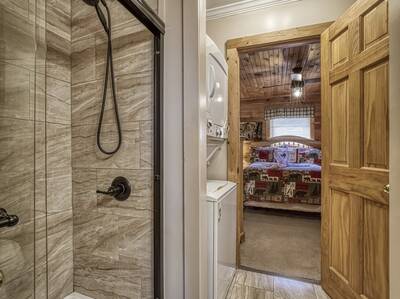 Black Bear Lodge - Bathroom 1 with walk in shower