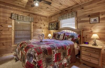 Black Bear Lodge - Bedroom 2 with queen size bed