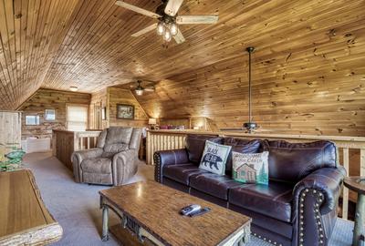 Black Bear Lodge - Upper level loft area 