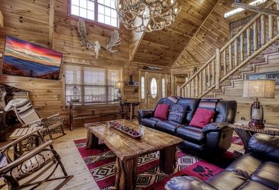 Perky Peaks Lodge - Living room with sofa with 2 recliners