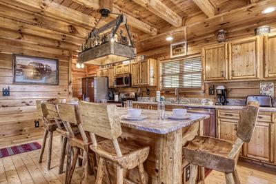 Perky Peaks Lodge - Kitchen with bar top seating for 6