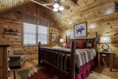 Perky Peaks Lodge - Upper level bedroom 2 with king size bed