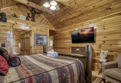 Perky Peaks Lodge - Upper level bedroom 2 with king size bed