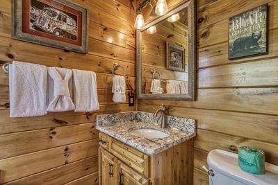 Perky Peaks Lodge - Upper level bathroom 2