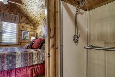 Perky Peaks Lodge - Upper level bathroom 2 with walk-in shower