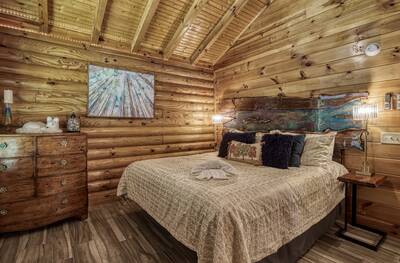 Dancing Waters - Bedroom with king size bed