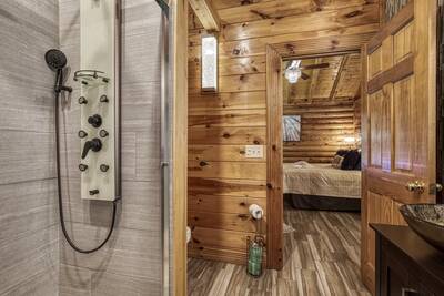 Dancing Waters - Bathroom with spa shower