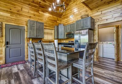 Wild Heart Lodge - Dining table and fully furnished kitchen