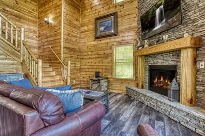 Wild Heart Lodge - Living room with 55-inch TV