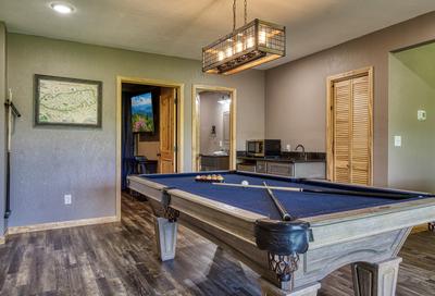 Wild Heart Lodge - Lower level game room with pool table