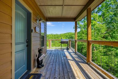 Wild Heart Lodge - Covered entry deck