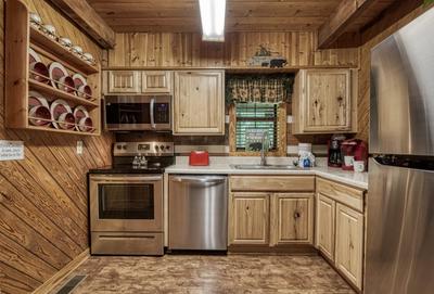 Cozy Bear Escape fully furnished kitchen