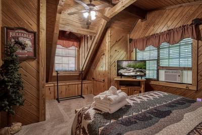 Cozy Bear Escape upper level bedroom