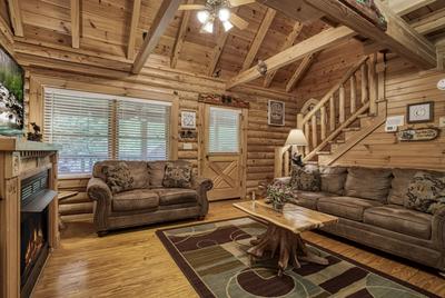 A Smoky Getaway - Living room with hardwood thru out