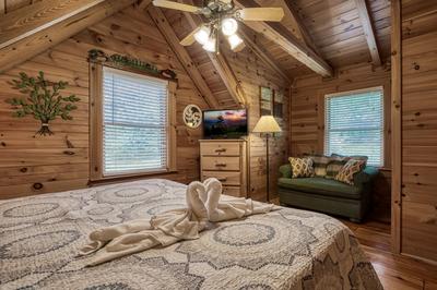 A Smoky Getaway - Upper level bedroom 2 with king size bed