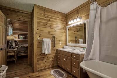 4 Paws Lodge bathroom vanity